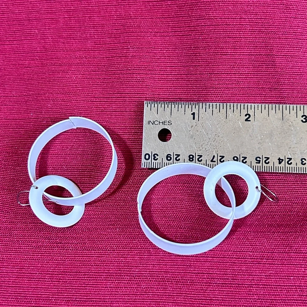 Retro White Double Hoop Metal Earrings 70’s 80’s Minimalist Chunky Matte GUC